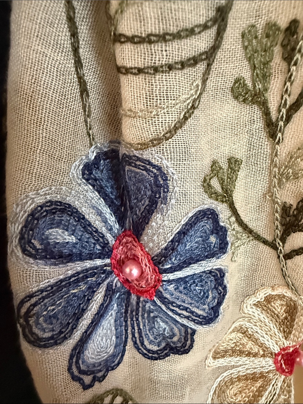 NWOT Jessica McClintock Beige Scarf with Multicolor Floral Embroidery - Picture 3 of 8